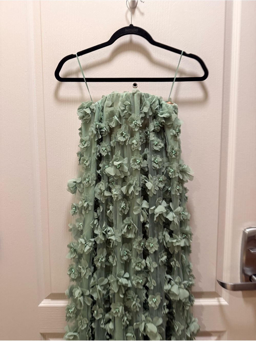 HELSI Athena Floral Appliqué Strapless Gown in Mint Green Size XS – Preloved - Picture 7 of 9